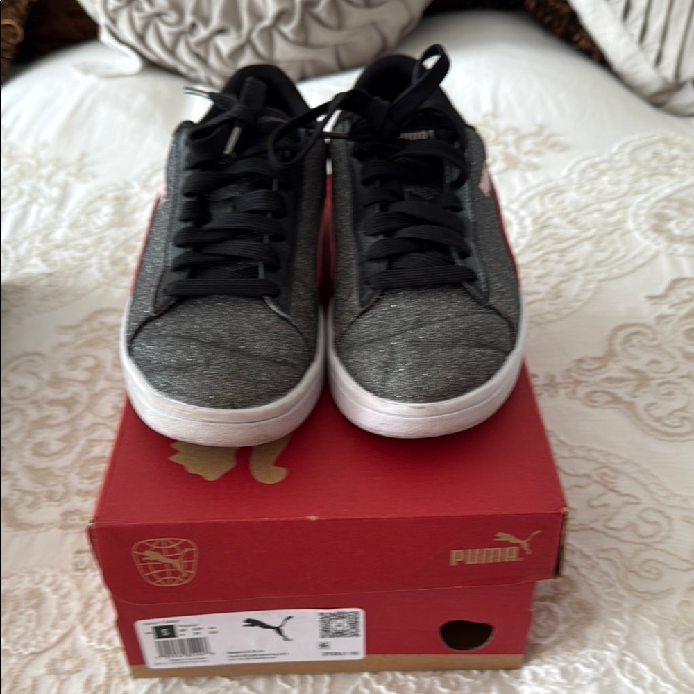 Puma Men's Black and White Sneakers